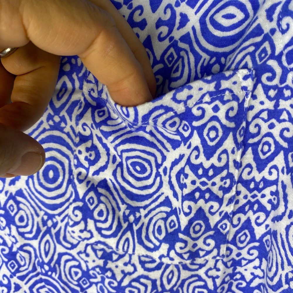 Emily Daniels Womens Blue White Geometric Medallion Sleeveless V-Neck Top Medium - Picture 6 of 11